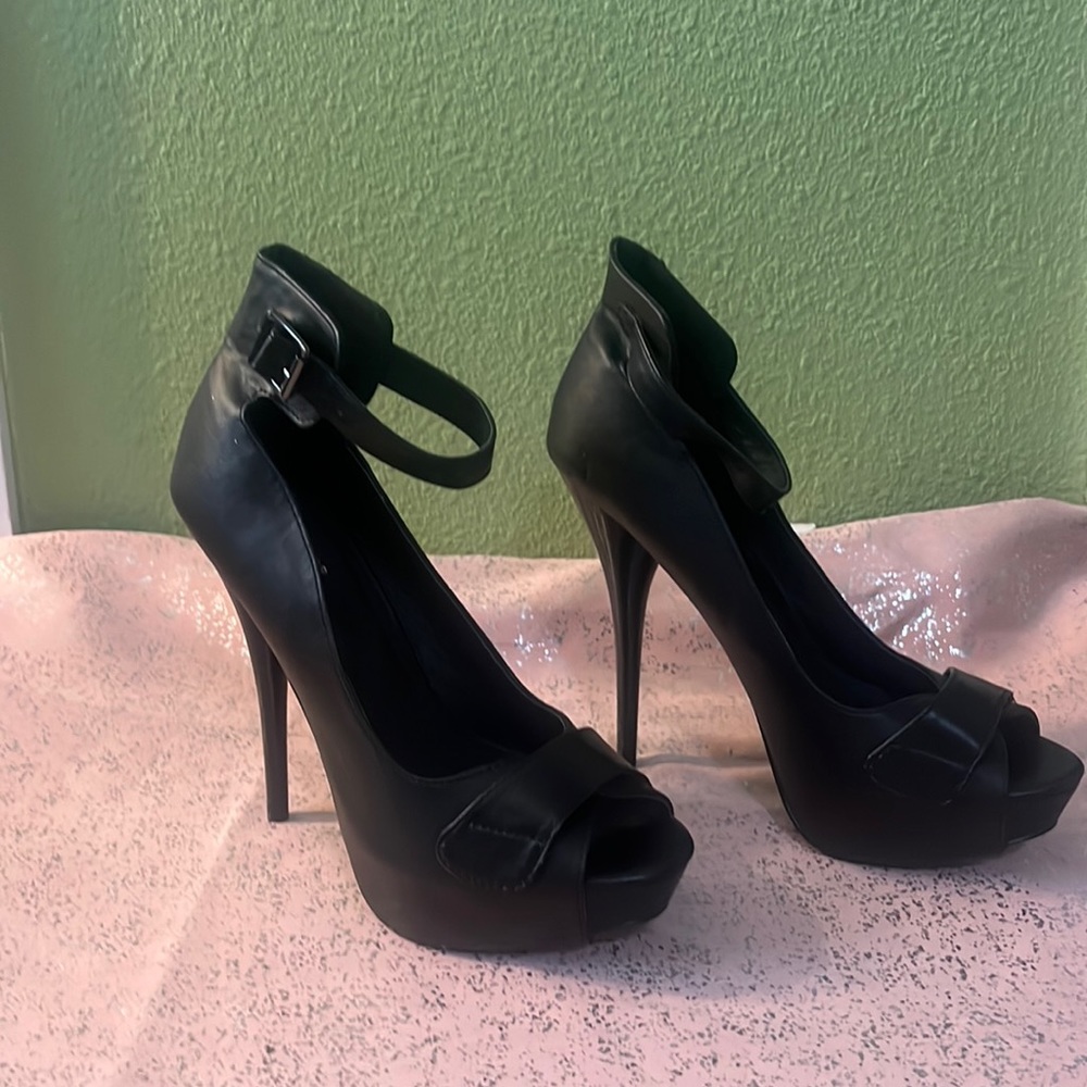 $35 New 5”heel Black Ankle Strap Heels